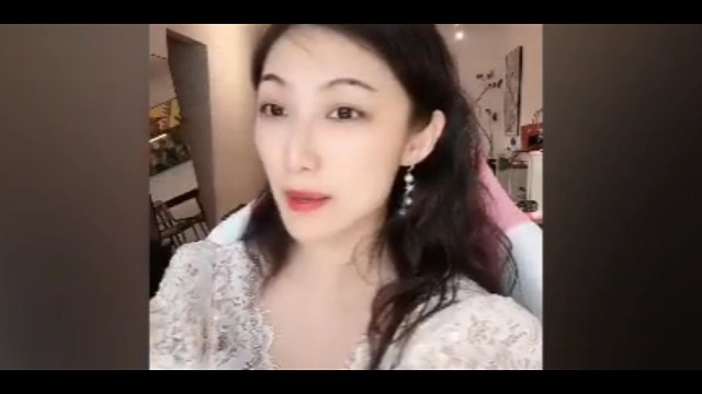 【曲曲】在外社交的时候应该如何与女性相处：克制自己想当C位的欲望，把C位让给别人，捧着对方的虚荣
