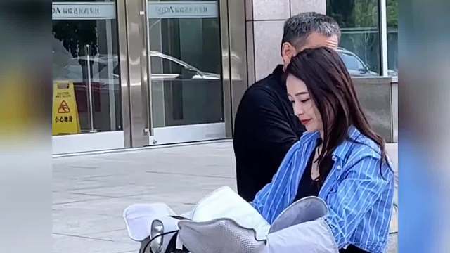 当00后们参加工作去接待领导，他们主打的就是一个随心所欲！