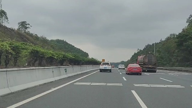 如何区分违章摄像头 违章摄像头如何区分，分清他们，少扣分少罚款。#违章摄像头 #违章拍照 #每天一个