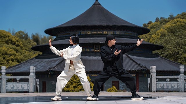 520节日快乐！正所谓床头打架床尾和！在这里打完一会就要和好哦哈哈哈。一段过招送给大家