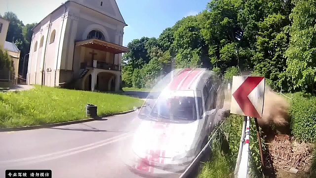 油门焊死，贴地飞行。这是让人肾上腺素飙升的一分钟