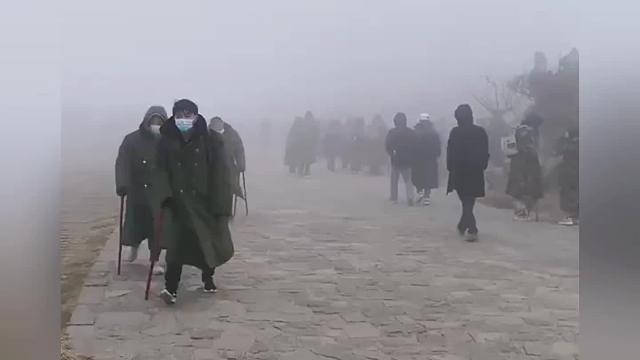 一爬一个不吱声  泰山专治嘴硬的人