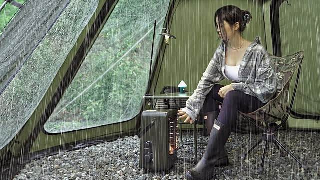 暴雨野营，一人在下雨的帐篷里安静的睡觉！大雨声助眠 / 葱油饼 / 亚亚