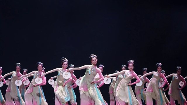 《淡妆浓抹总相宜》 是第十三届中国舞蹈“荷花奖”我心中的荷花