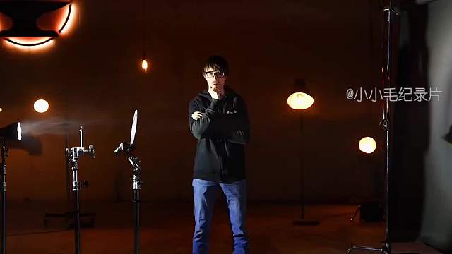 复刻电影里的蝙蝠灯，召唤蝙蝠侠