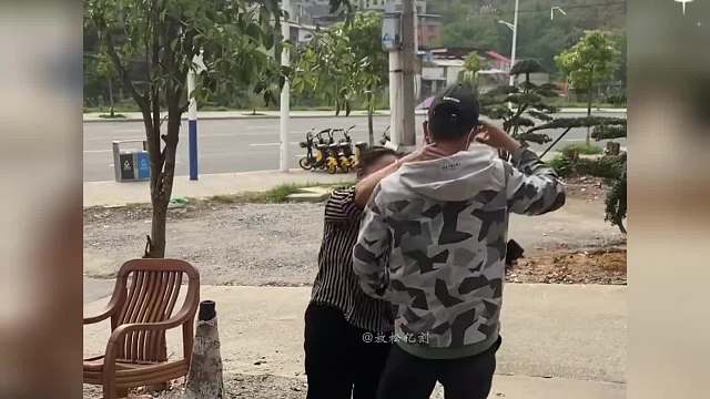 48. 父母一天天都在变老，有空常回家看看 回家看看