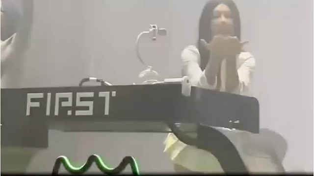 跟随动感的旋律融合起来