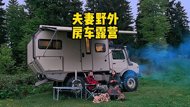 谁能拒绝在睡前刷上一集解压的户外房车露营