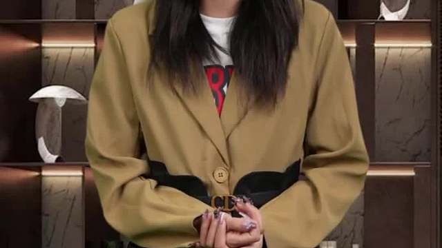 在很多家庭中，孩子与父母的距离逐渐拉远