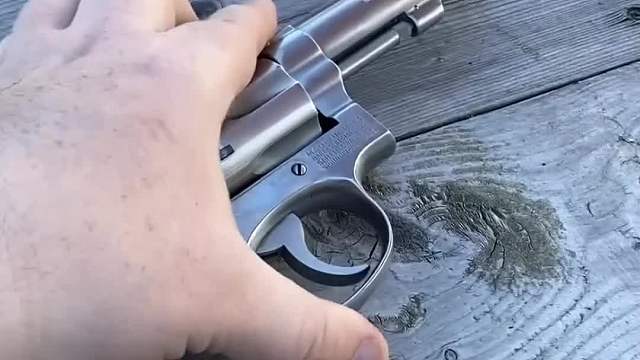 沉浸式体验牛仔们的最爱左轮手枪