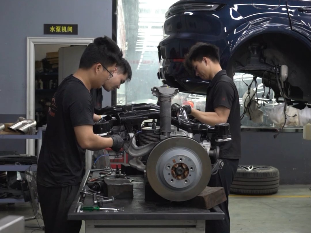 24款保时捷卡宴新车落地就要拆，花了小10万做了些什么呢