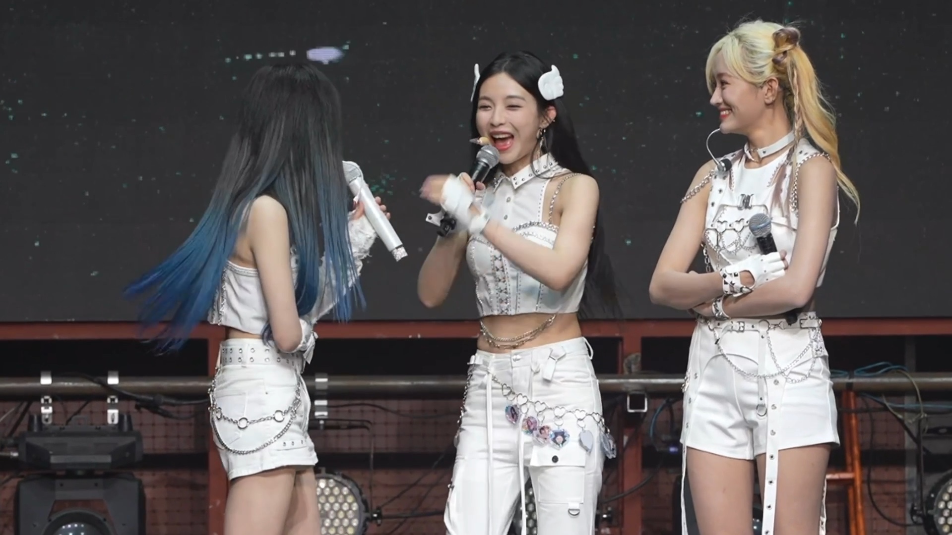 许杨：我好喜欢你这只小鸟哦～你经常对她告白 我有吗 你有