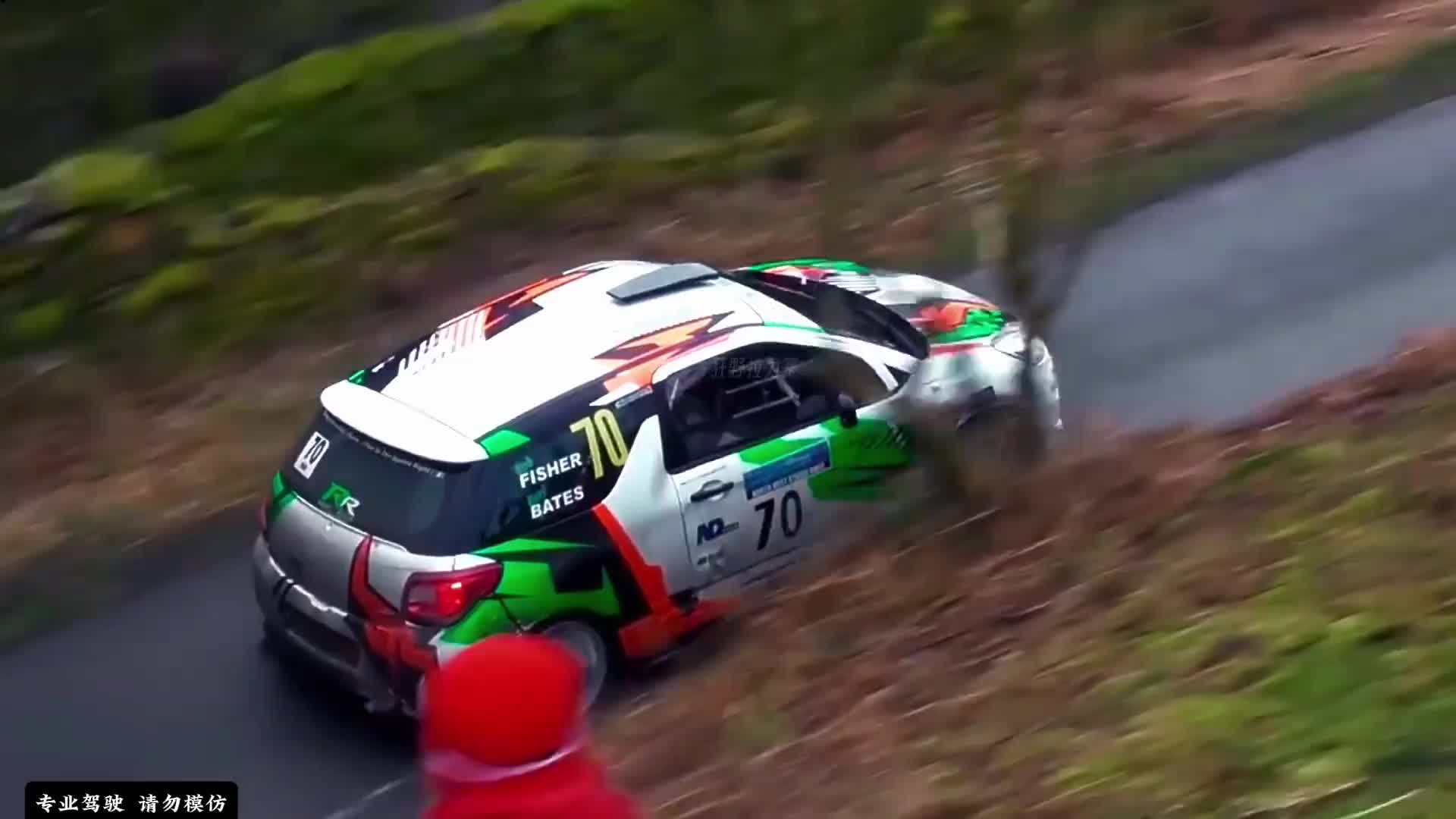 同样的弯道，不同的车手，过弯的姿态也会有所不同