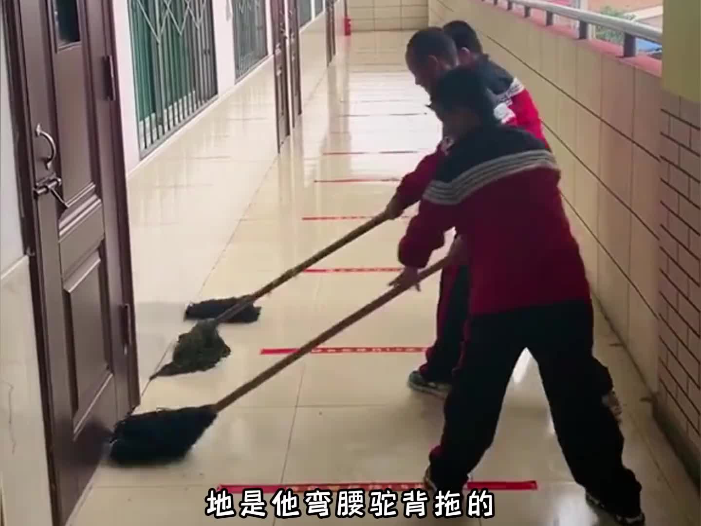 学生把学校当成家爱护