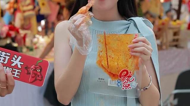 239_小姐姐表示70多斤没有80多斤好看，女生还是要“肉肉的”！