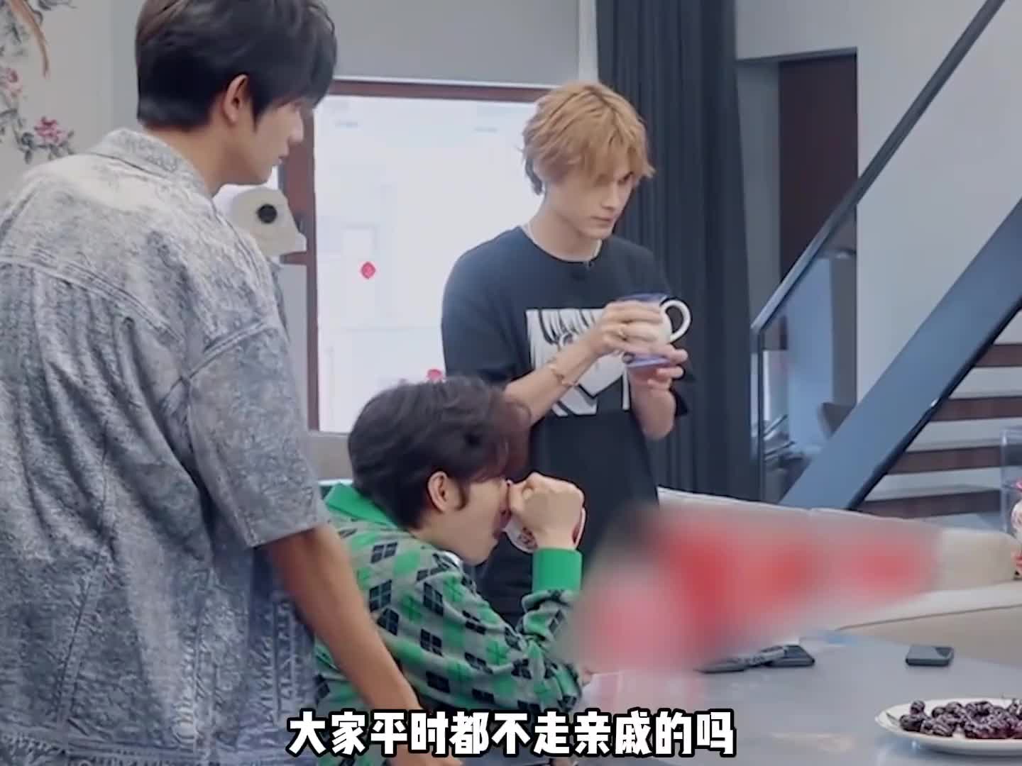 过年回家千万别乱加联系方式