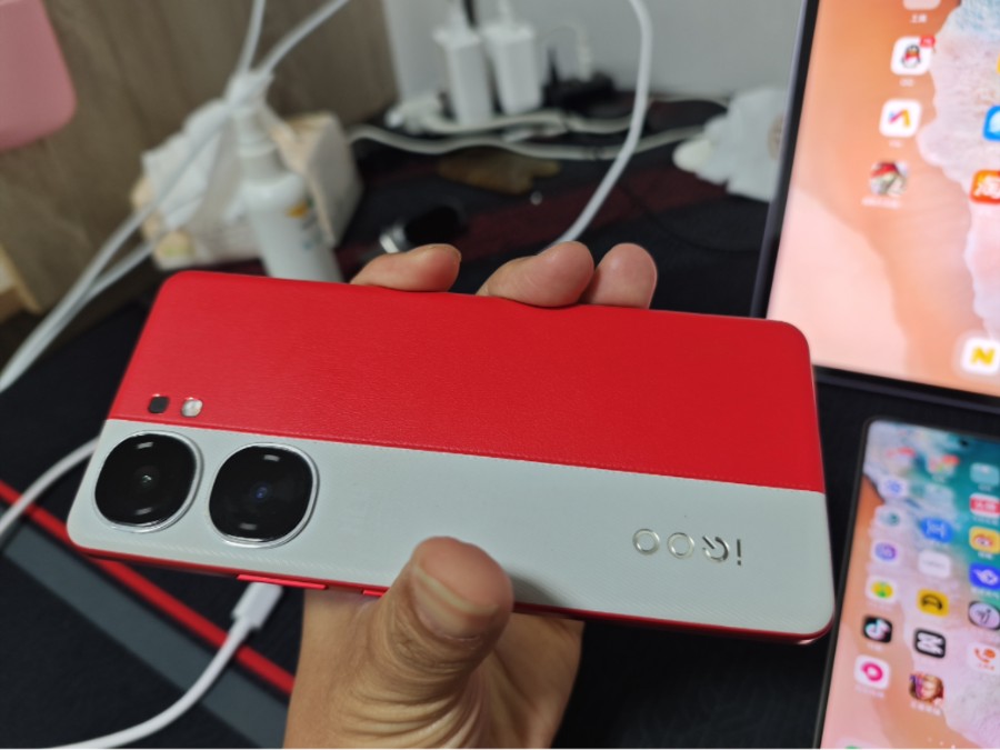 iQOOneo9综合强过红米K70为何卖的不行了