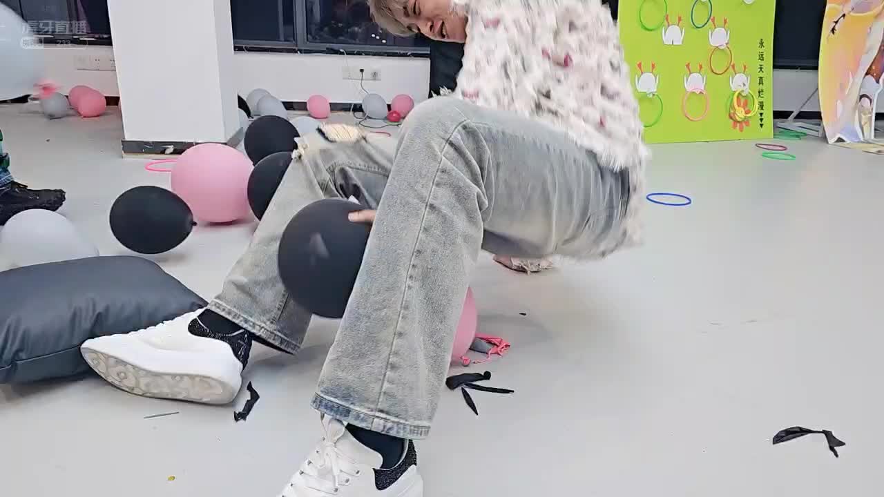 我抽到连续坐爆50个气球，坐完人都快要没了！