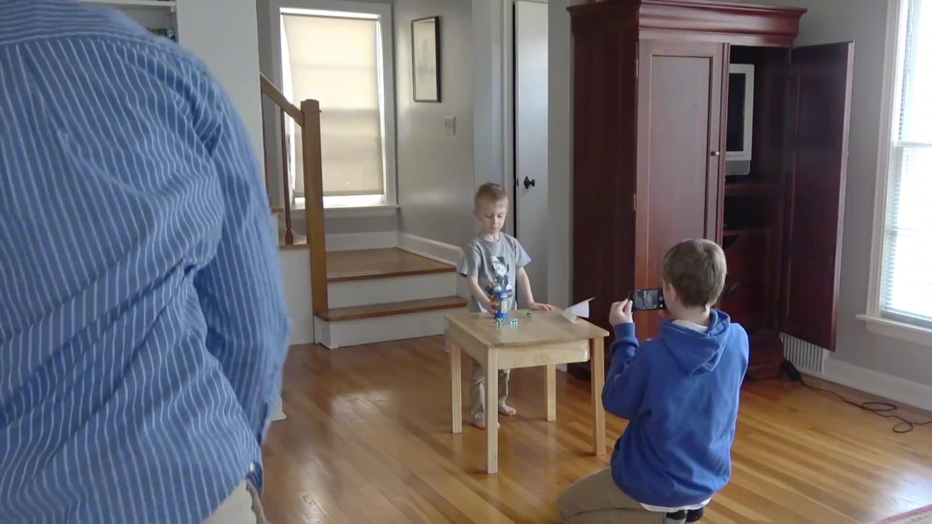 超困难射纸飞机挑战，1级到100级难度困难超乎你的想象。