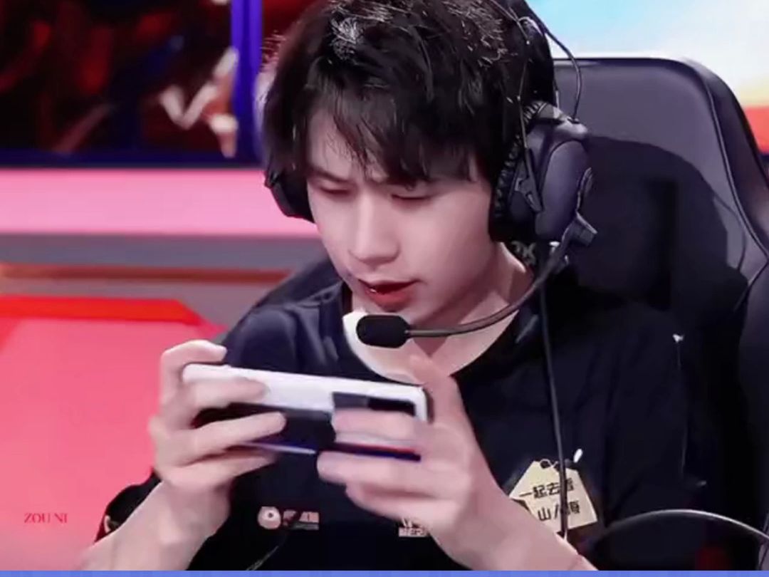 kpl选手摘耳机名场面