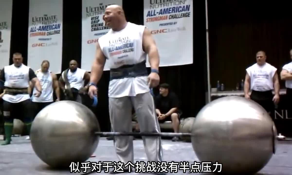 只要能举起一千斤的重物，就奖励五千美刀，没想到最后是他成功了