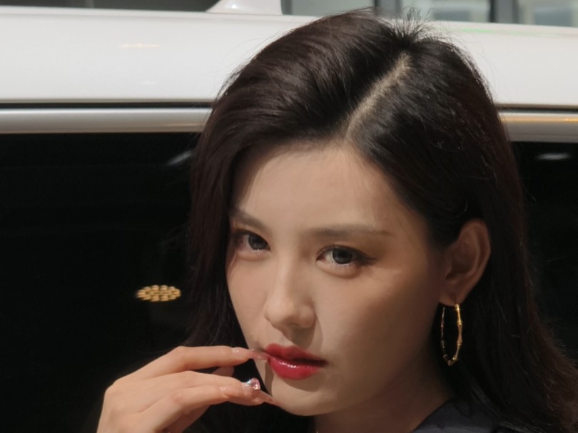 4k气质车模无滤镜原声 深圳大湾区车展