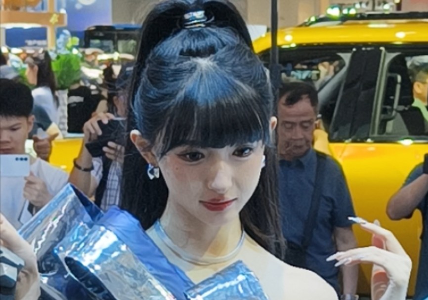 4k无滤镜原声 小玥玥 深圳大湾区车展