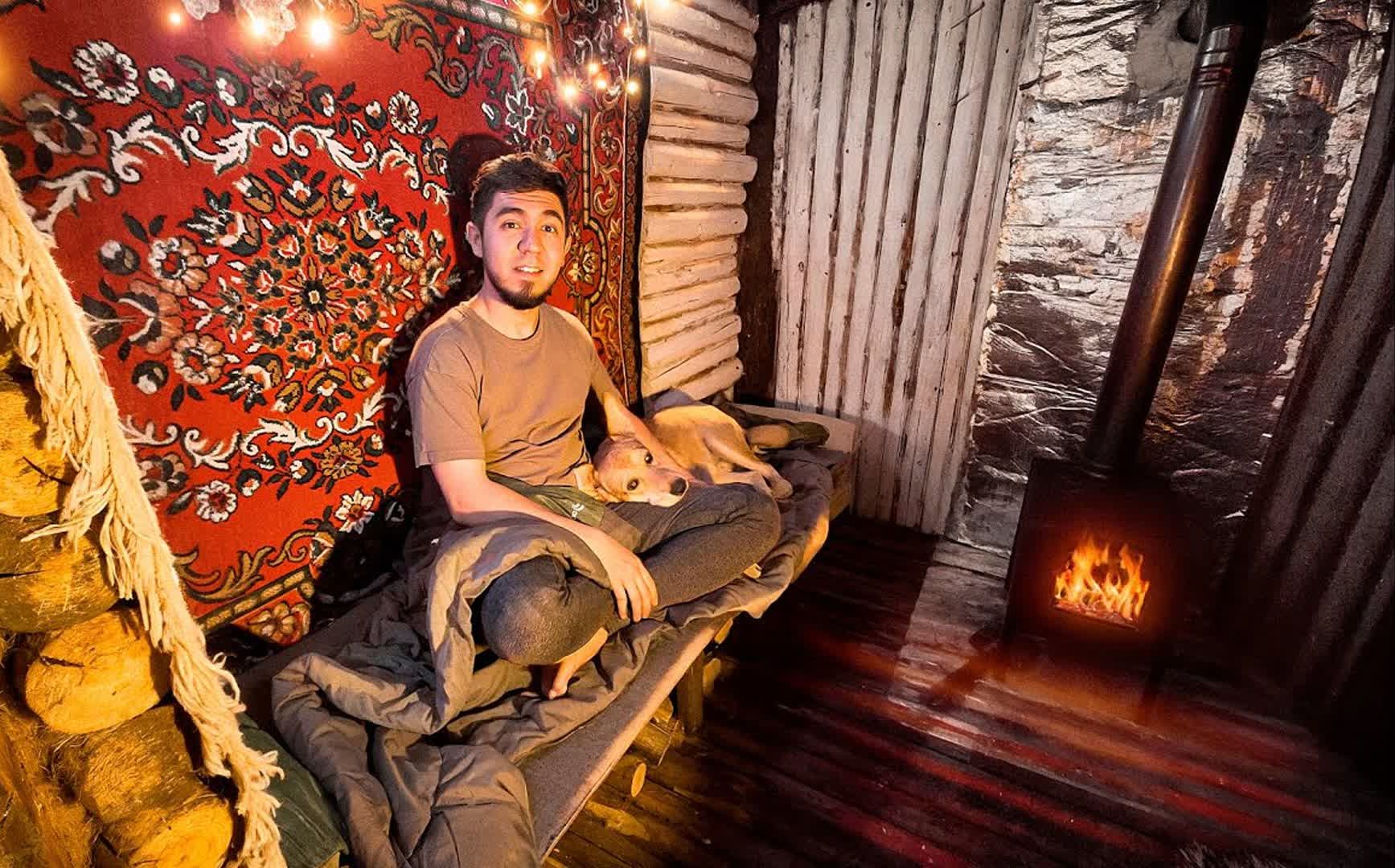 风吹倒了枯树砸中了我的小木屋，幸好室内一切安好，收拾出来还是那么温馨