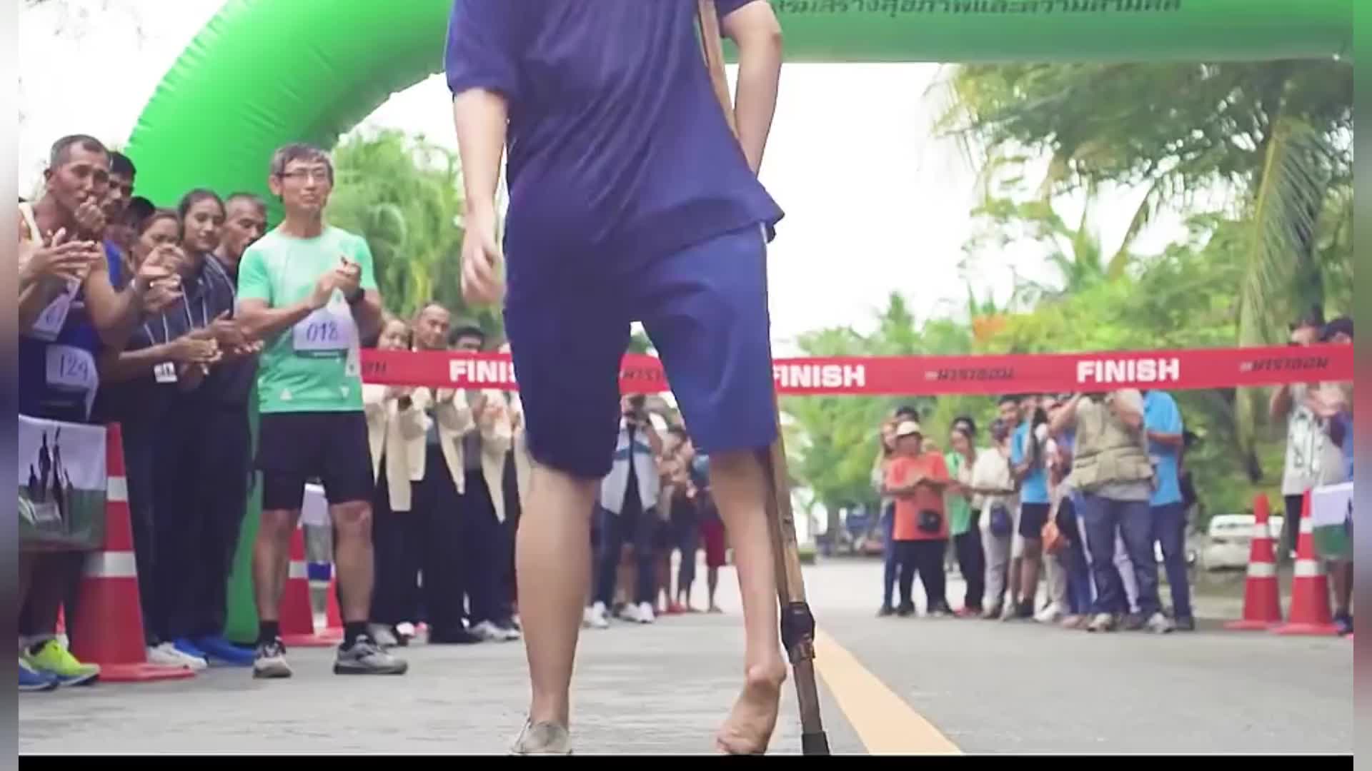 当你最落魄的时候 有谁会站在你身后呢？