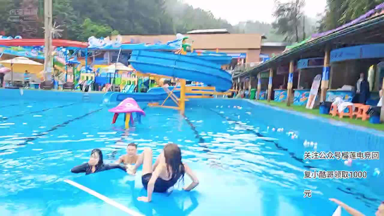 泳池擂台赛，谁先被推下水算谁输！