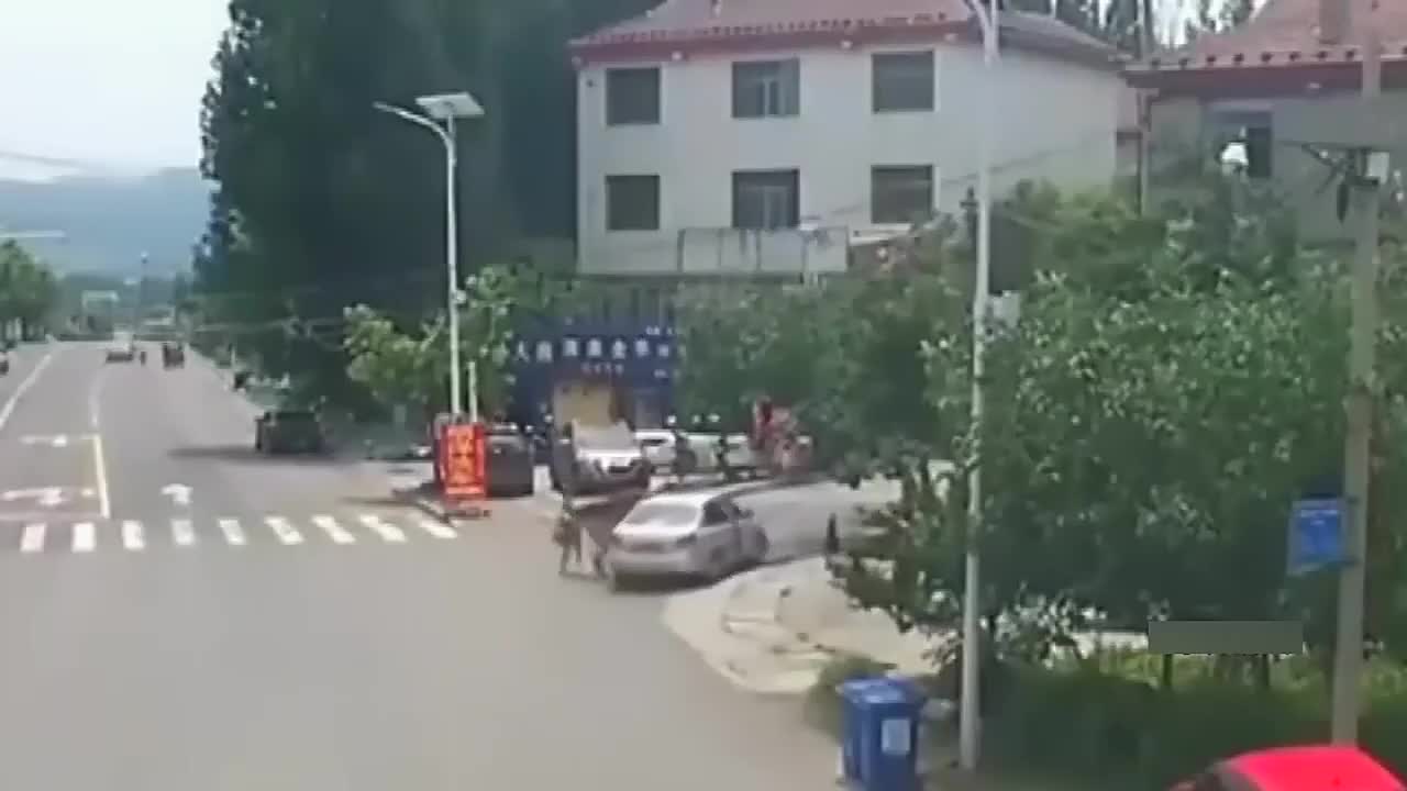 274. 盘点停车“不拉手刹”的奇葩司机，意外无处不在，我真的理解不了