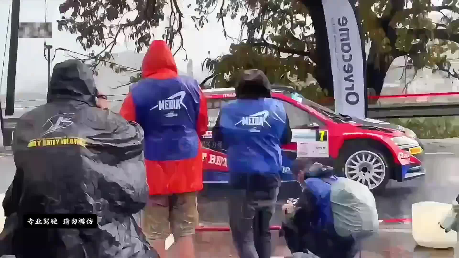 这是一个挑战性极强的回头弯，观赏性直接拉满。