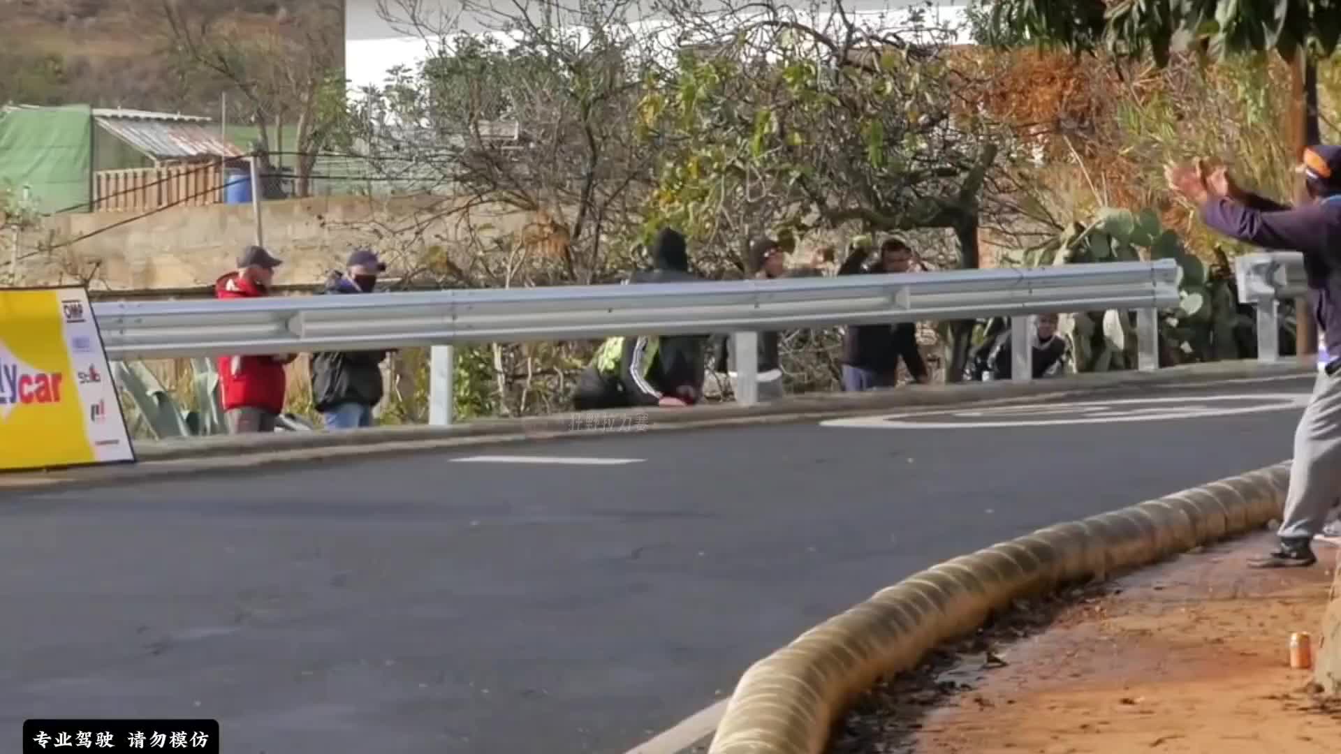 同样的弯道，不同的车手，过弯的姿态也会有所不同。