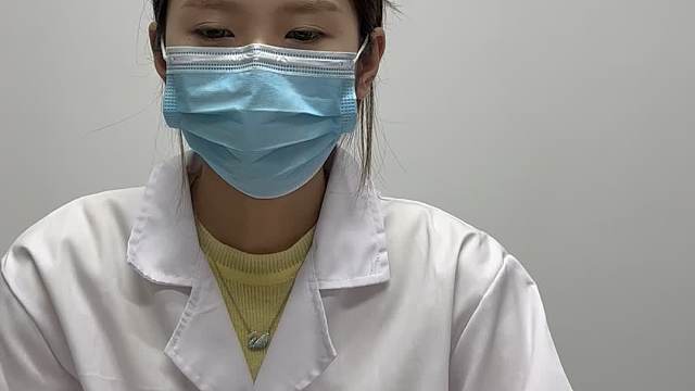 指甲泛黄增厚还掉渣？教你4步在家解决！