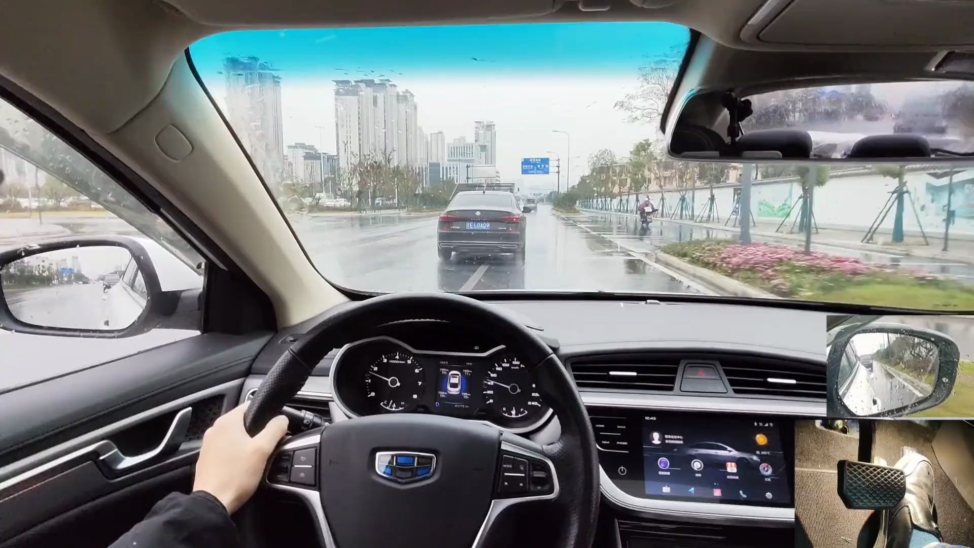 学开车就是学意识，意识在前，操作在后。