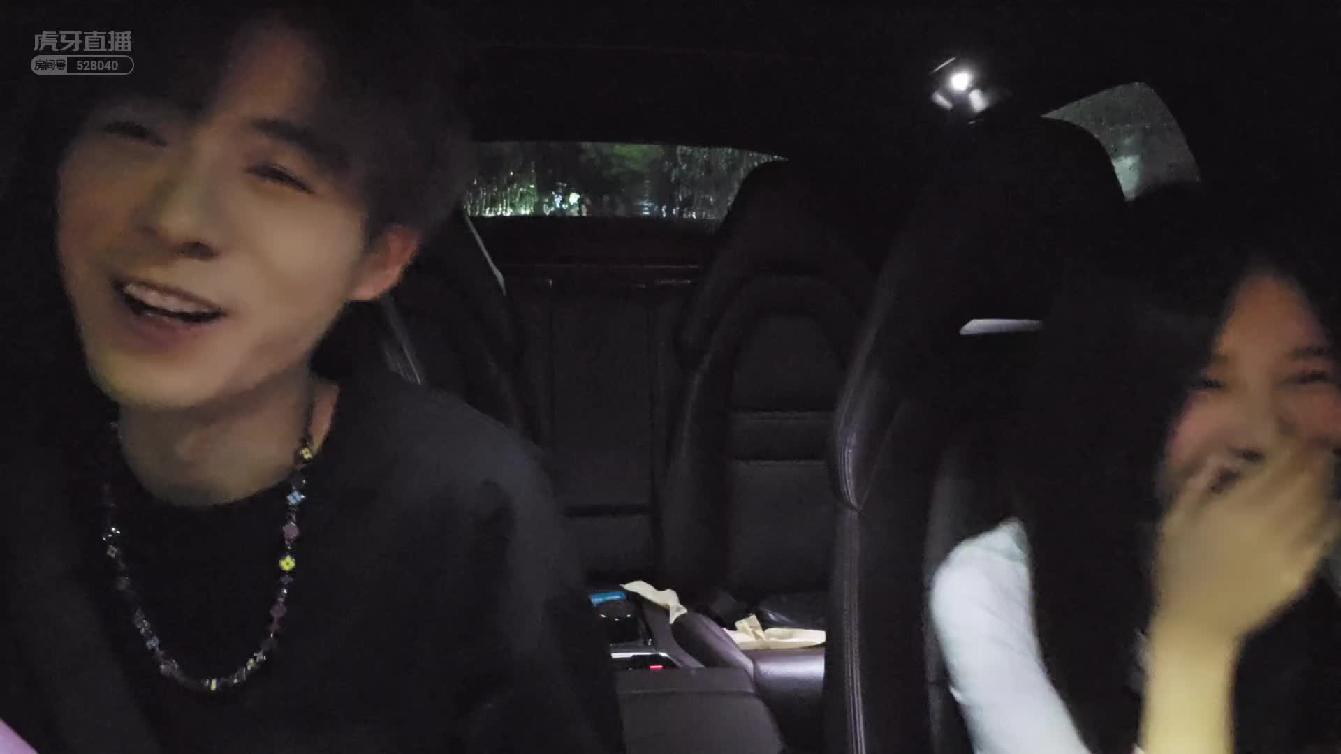 【子圣-798】老师问我她喜欢穿什么嗨丝，我直接混搭！