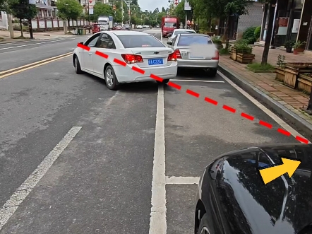 适合新手前后有车的侧方停车技巧！跟着步骤来操作，也能一把入库