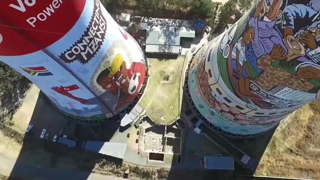 342. 全靠一张大网保命，没有安全绳的蹦极，你赶来挑战一下吗？