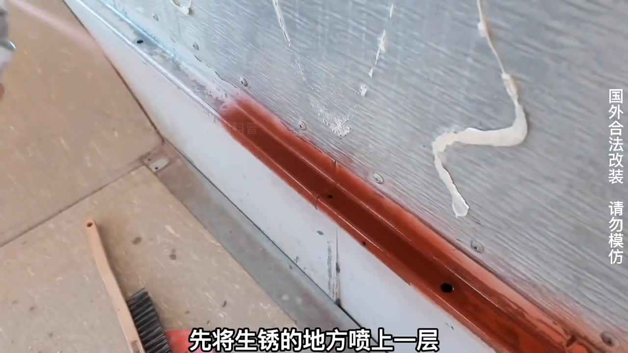 小伙买了一辆10米长的公交车，看他如何改造成房车