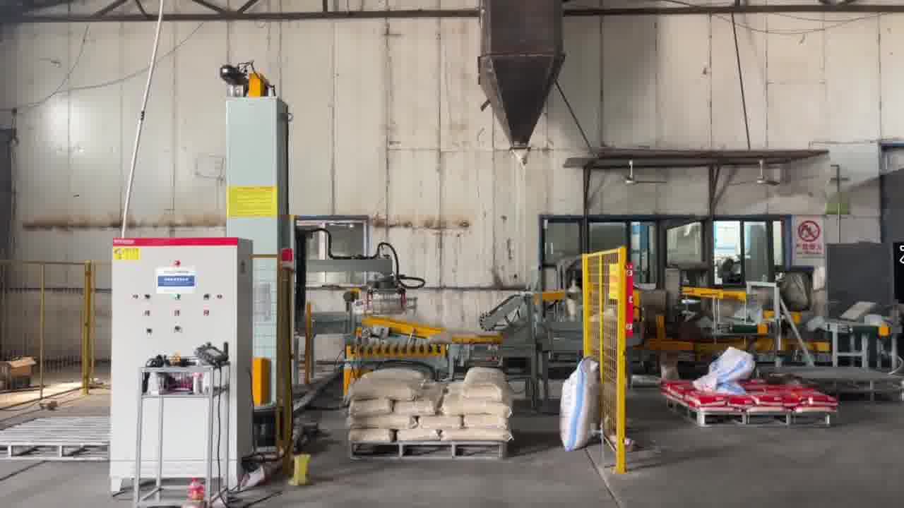 大米码垛机械手立柱码垛是指在大米加工或包装生产线中，使用机械手自动将包装好的大米袋按一定模式堆叠成垛