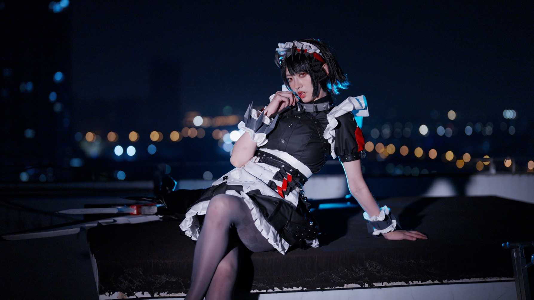 她用这眼神看我 一定是_____