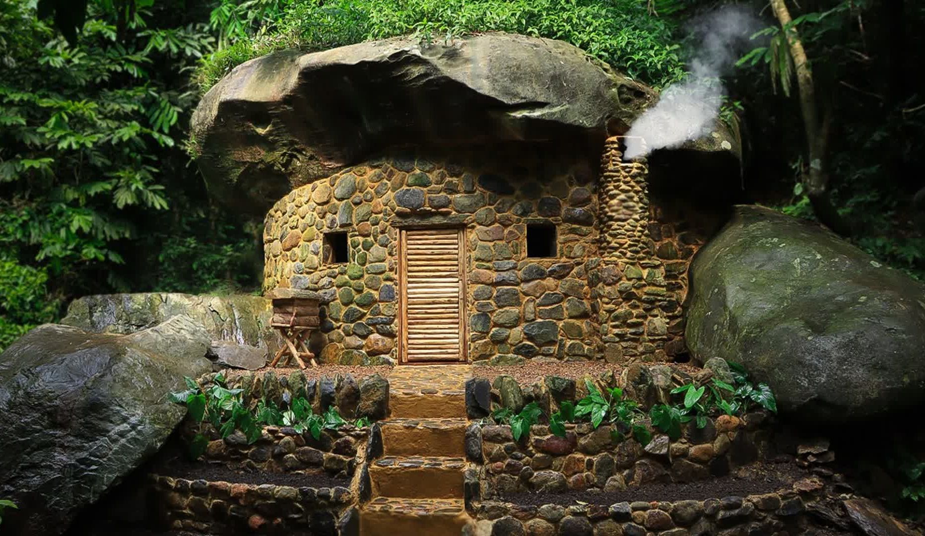 小伙真是牛到姥姥家了，在丛林巨石下建造超级庇护所，奢华至极！