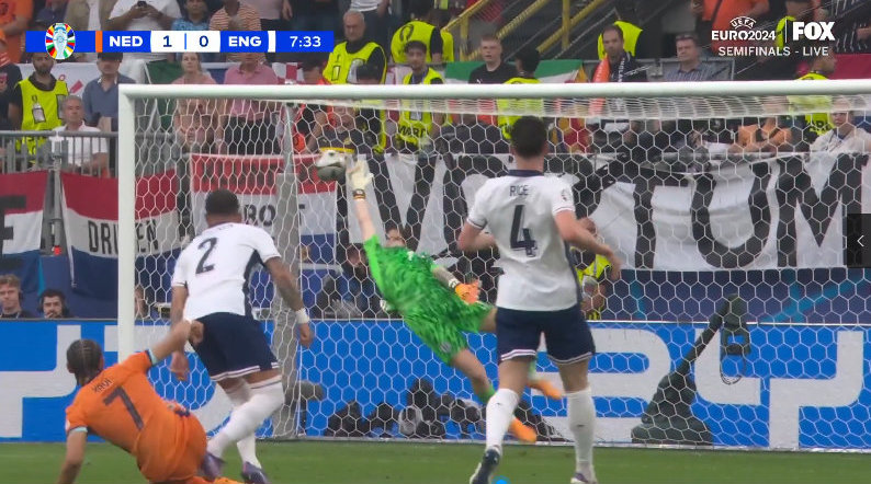 哈维-西蒙斯贡献世界波破门