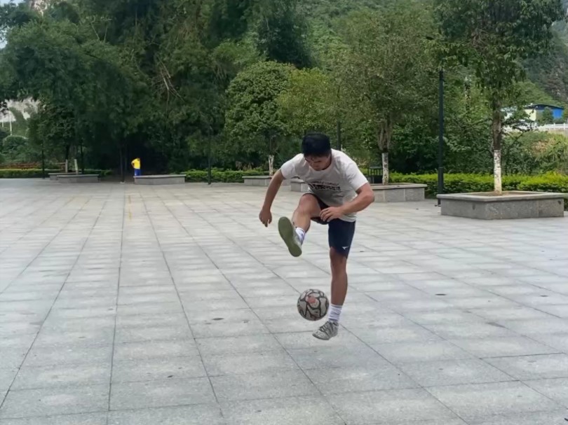 艳阳天或雨天我还是喜欢在雨中 #颠球 #唯有足球不可辜负 #因为热爱所以坚持