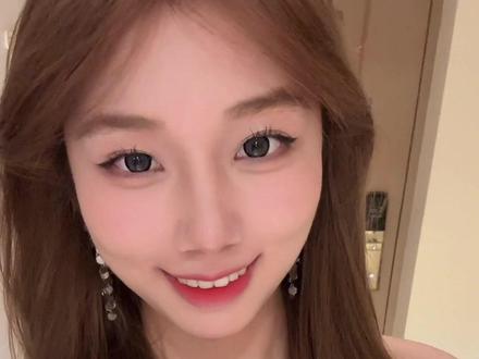 亲们 打扮成这样能去参加晚宴吗？#妆前妆后 #换头了换头了#新手化妆教程#搞笑语录