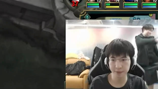 你叫别人吃饭是这样叫的？以后你爸妈叫你吃饭也给你来两脚呗你这起脚动作跟打泰拳一样 哥们你认为Bin这