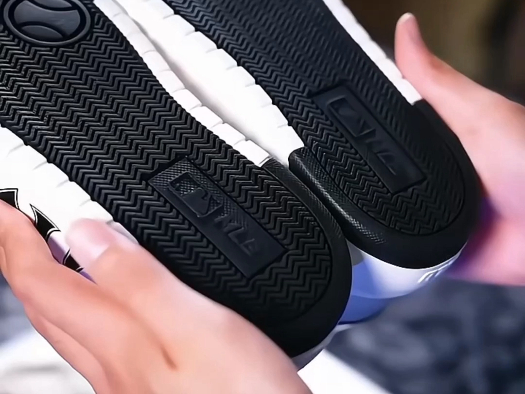 在K哥家，这些都不是问题。价格太贵，害怕被骗，一眼假，穿2天就开胶，又害怕被混发。认准K哥，冲鞋无忧