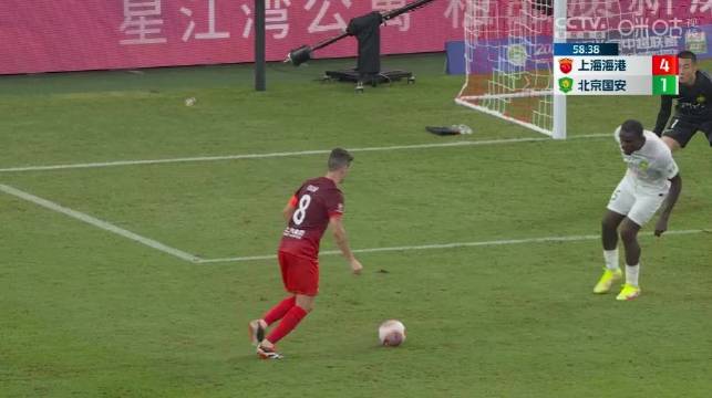 刚换台，国安被打崩了....李可失误被断球，直接送对方3打2，球队整个心气都泄了。关键奥斯卡这脚射门