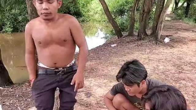 哈哈矮子真会玩 #东南亚矮子#看一遍笑一遍 #东南亚生活 