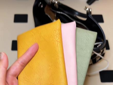 收到的姐妹不要只用来装眼镜了，它还能放化妆刷，充电器，耳机零钱证件等，关键还很便宜啊，三个才几块钱#